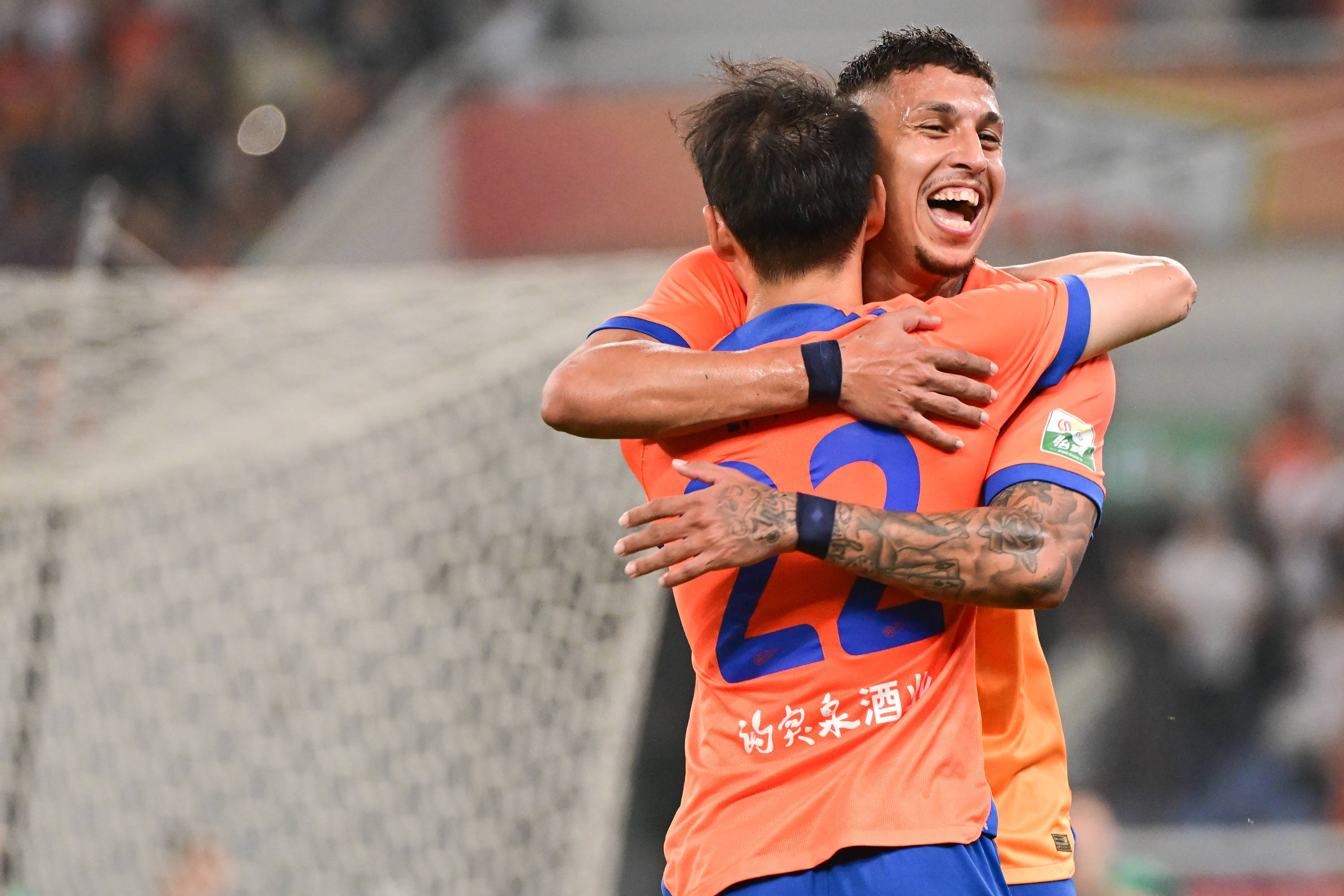 战术调整引发热议！，姆巴佩在切尔西比赛中夺冠赛场气氛高涨的简单介绍